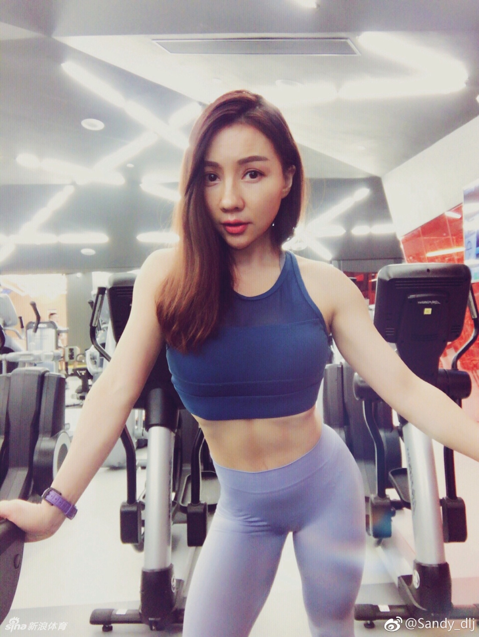 胸口带痣!这个健身女郎有点狠