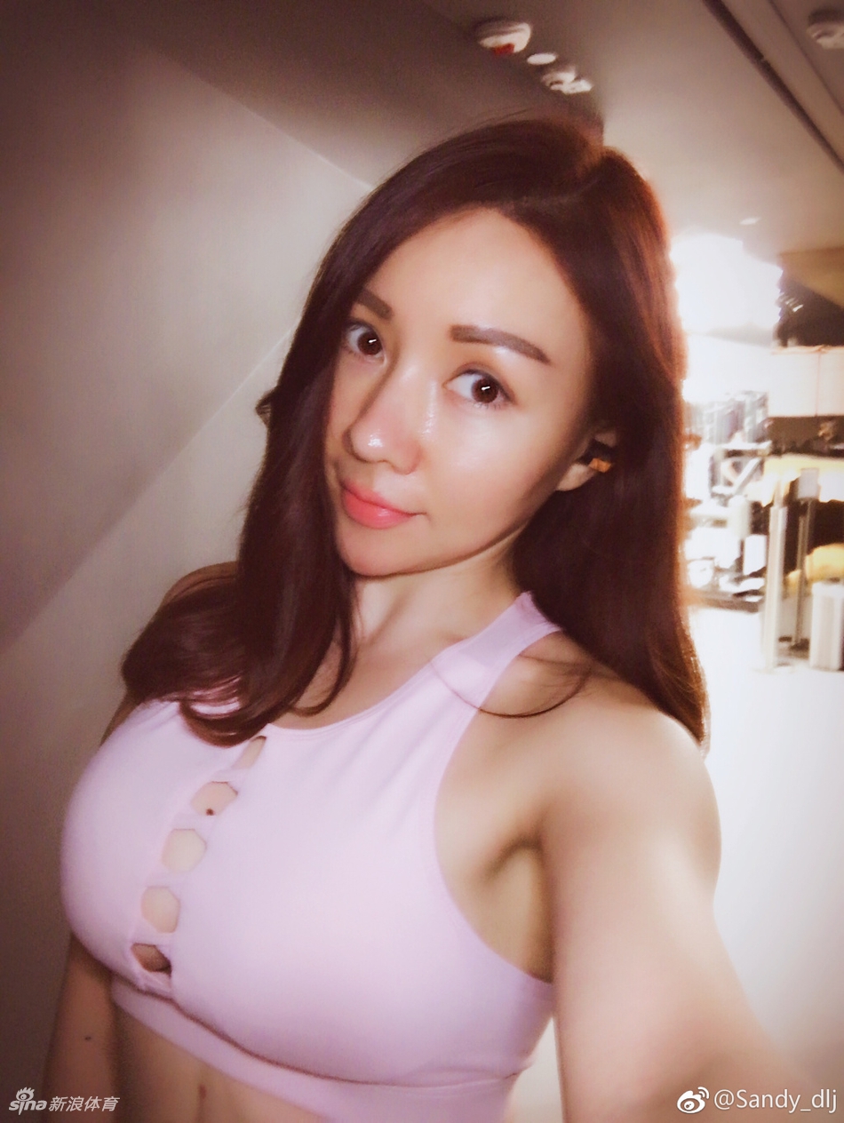 胸口带痣!这个健身女郎有点狠