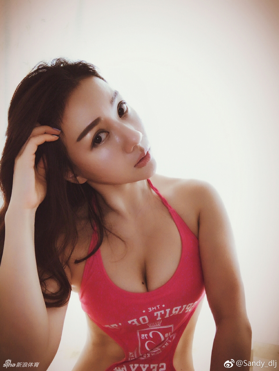 胸口带痣!这个健身女郎有点狠