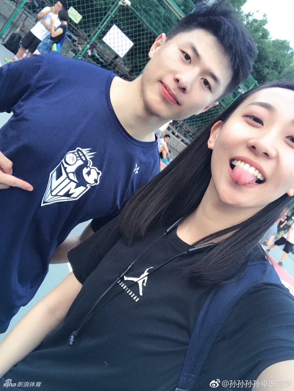 可以很酷也可以很可爱 她最爱的就是打球！