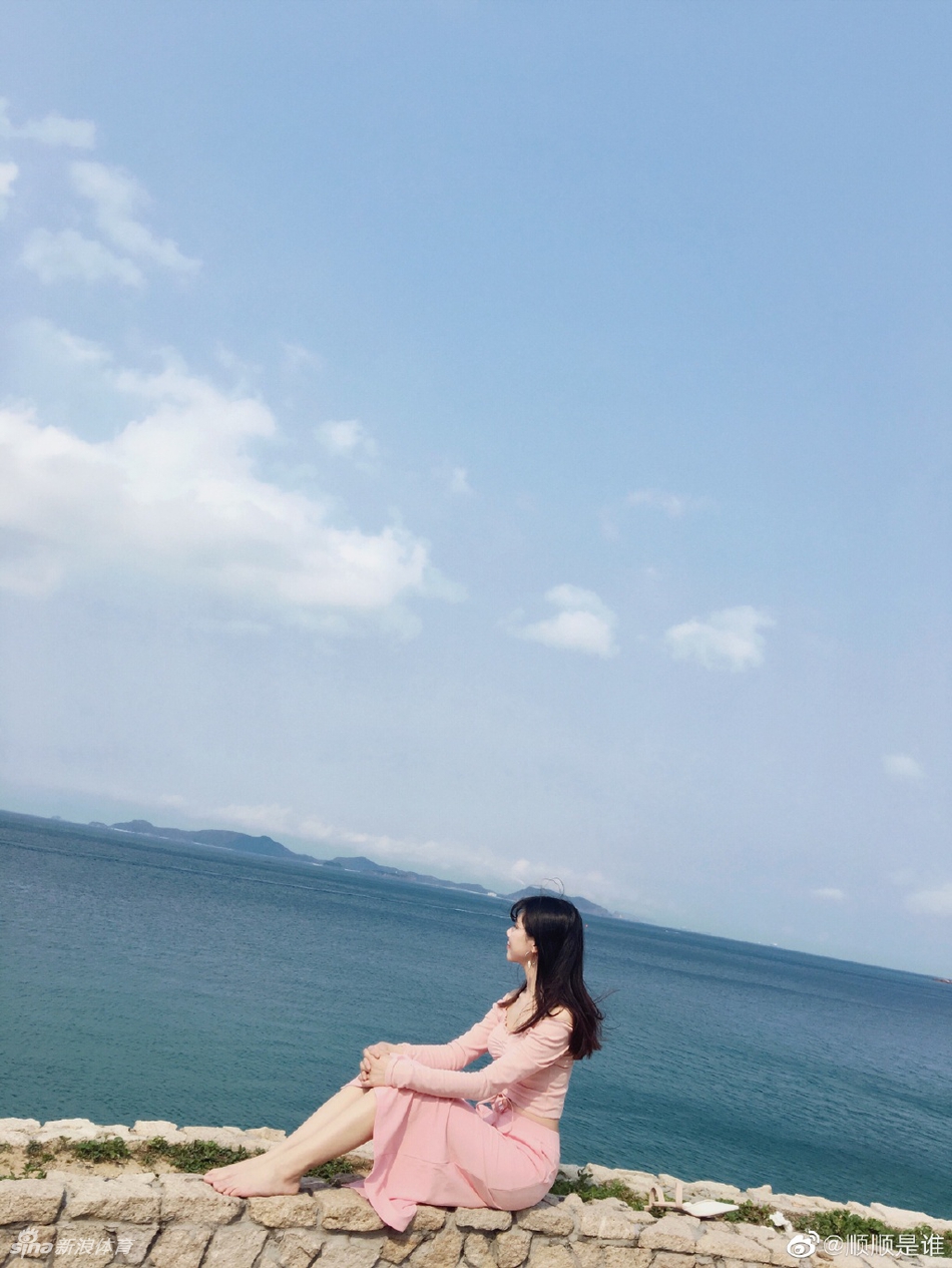 篮球小姐姐带你感受夏日的清凉!