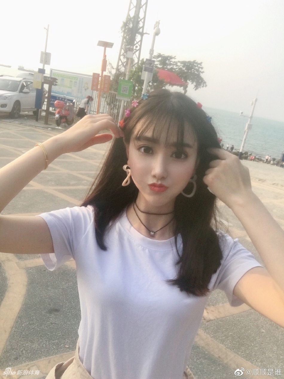 篮球小姐姐带你感受夏日的清凉!