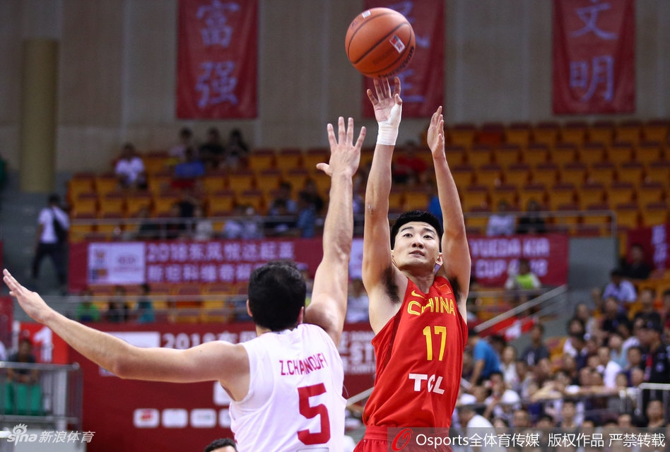 斯杯首日：中国男篮红队77-72突尼斯