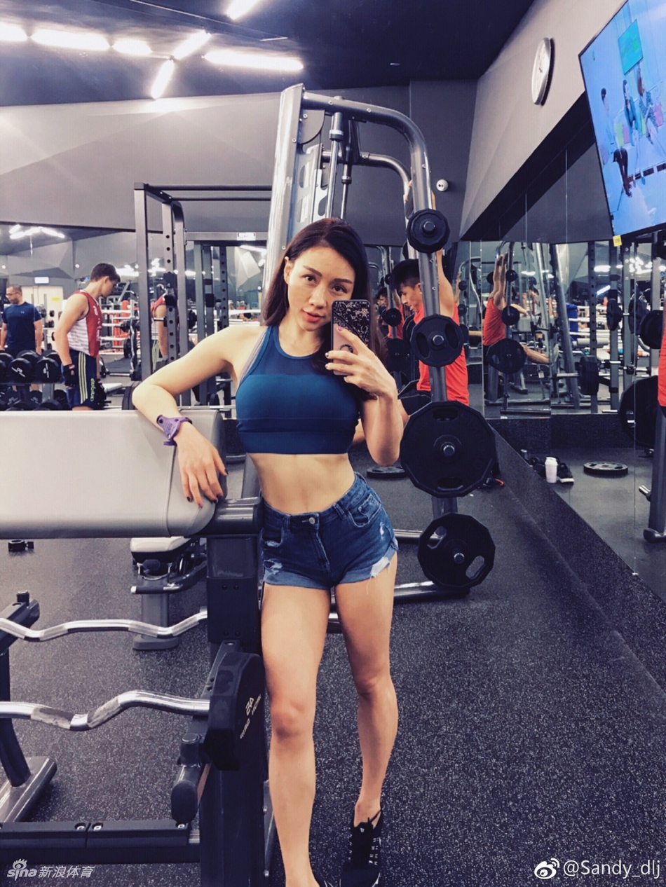 胸口带痣!这个健身女郎有点狠
