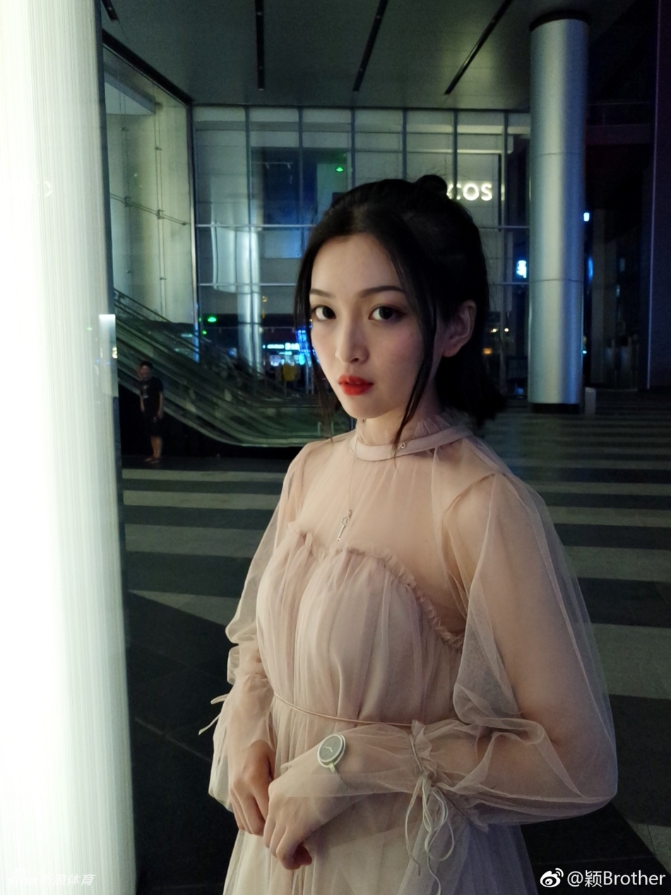 女生也能玩街球!她炫技你学不来!