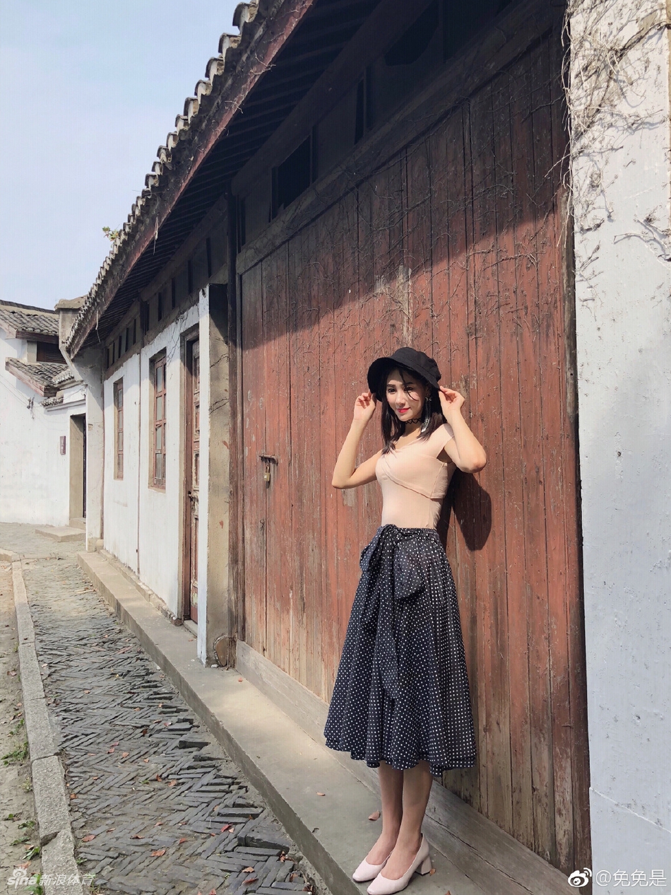 真美!痴迷篮球的厦门空姐小姐姐