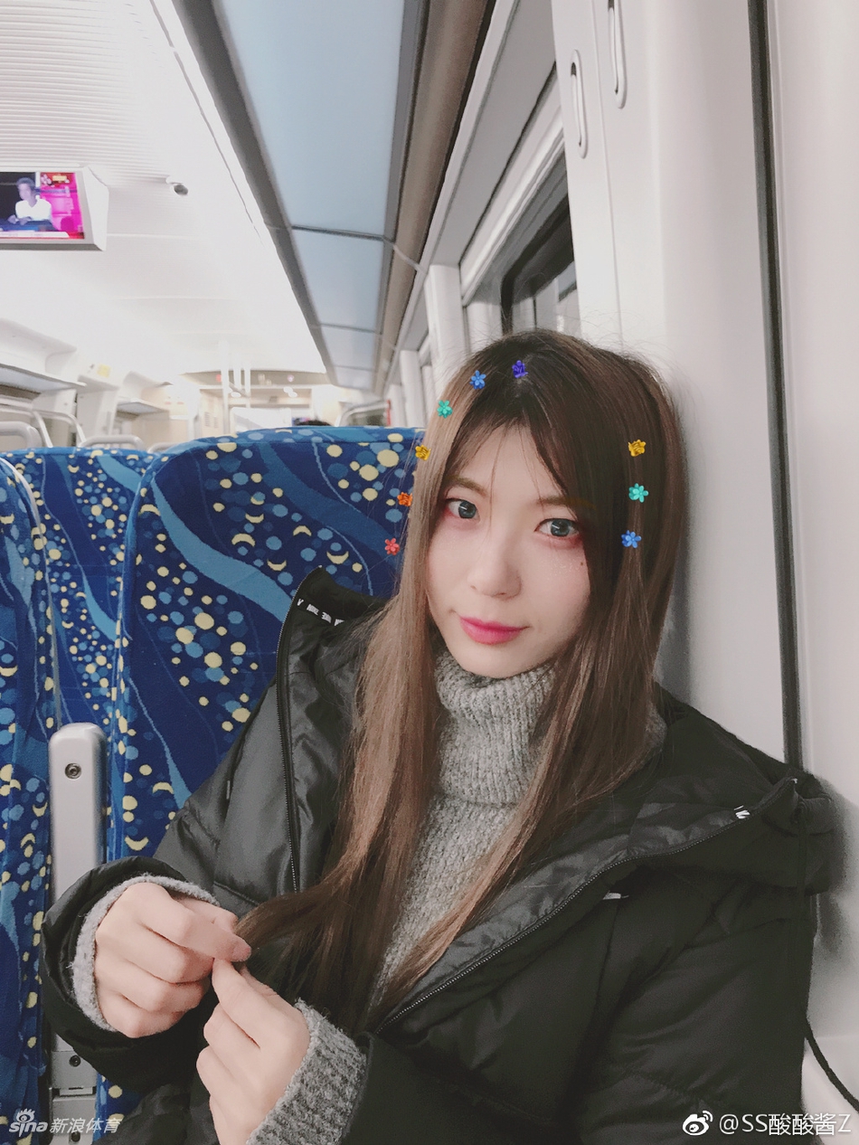 太可爱了!因灌篮高手爱上篮球的小萌妹