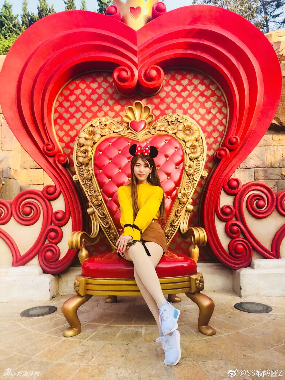 太可爱了!因灌篮高手爱上篮球的小萌妹