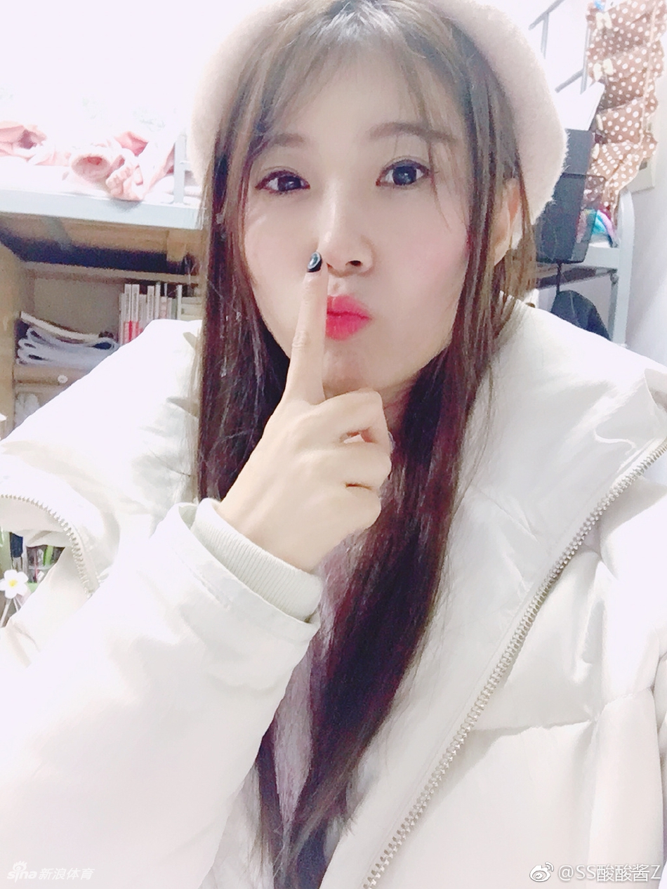 太可爱了!因灌篮高手爱上篮球的小萌妹