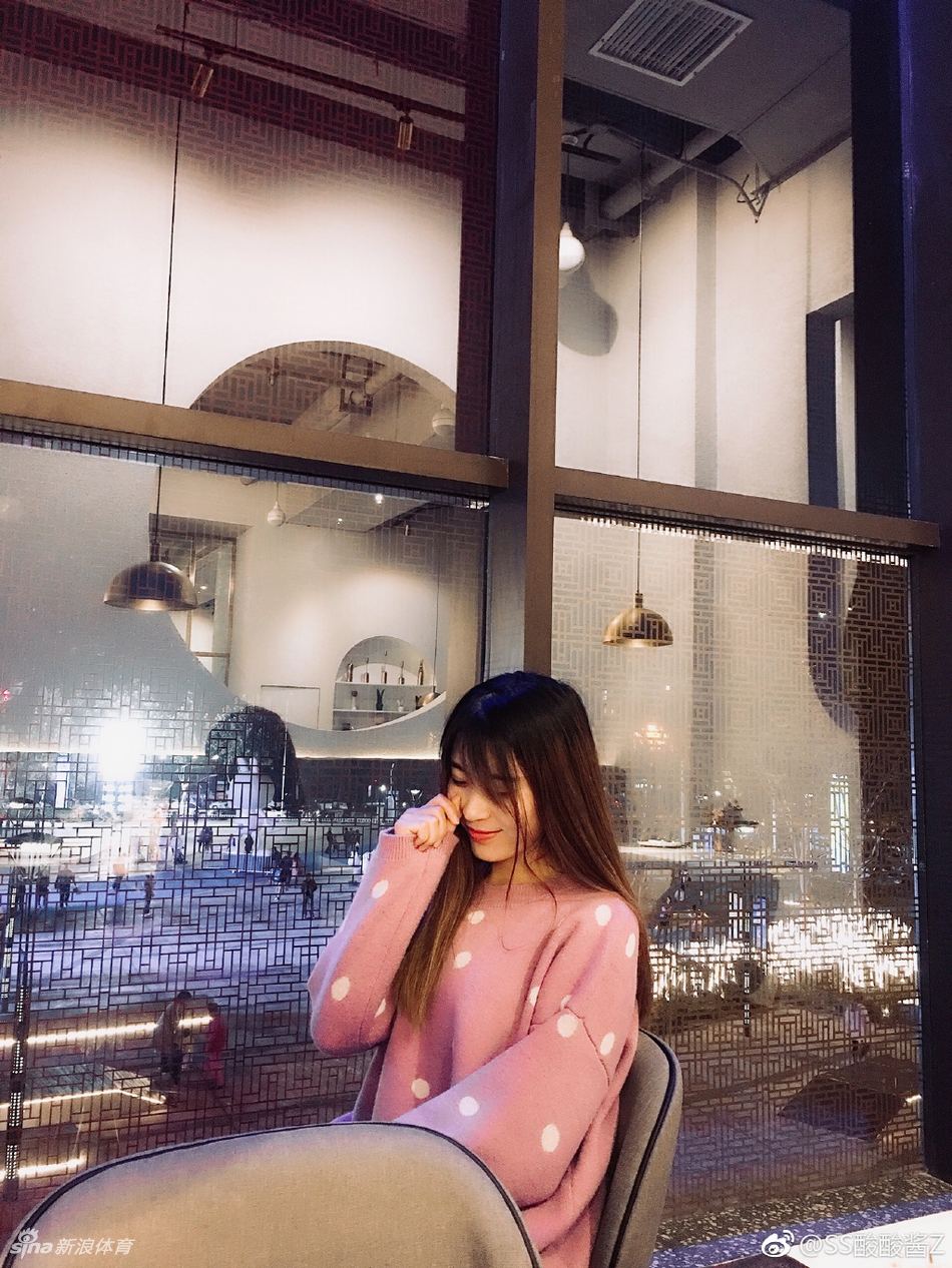 太可爱了!因灌篮高手爱上篮球的小萌妹