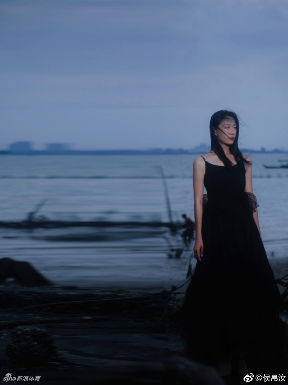 高挑模特姐姐!她还打过女篮校队