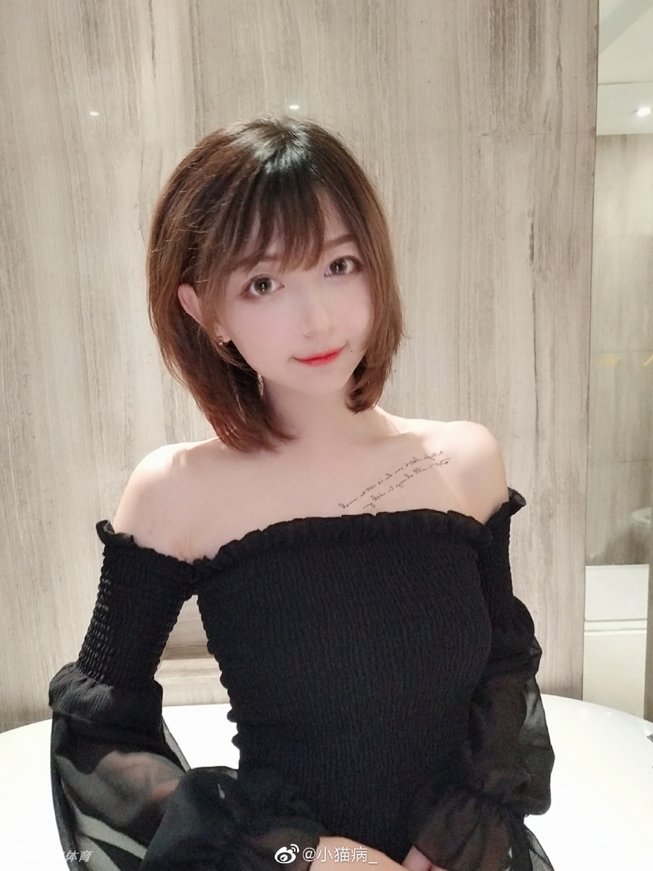 可爱又喜欢吸猫的运动女孩!