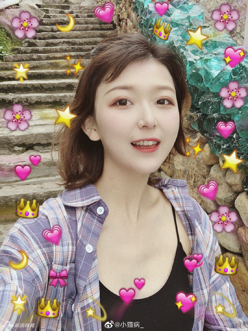 可爱又喜欢吸猫的运动女孩!