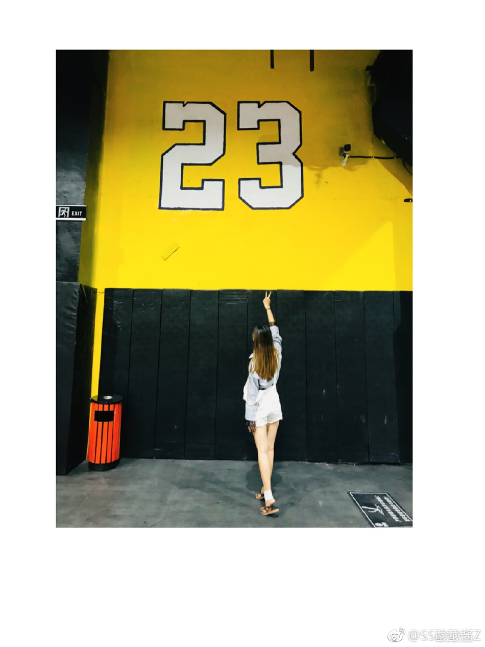 太可爱了!因灌篮高手爱上篮球的小萌妹