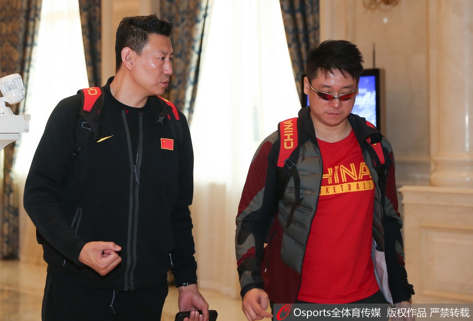 中国男篮集结 阿不都沙拉木率先抵达下榻酒店