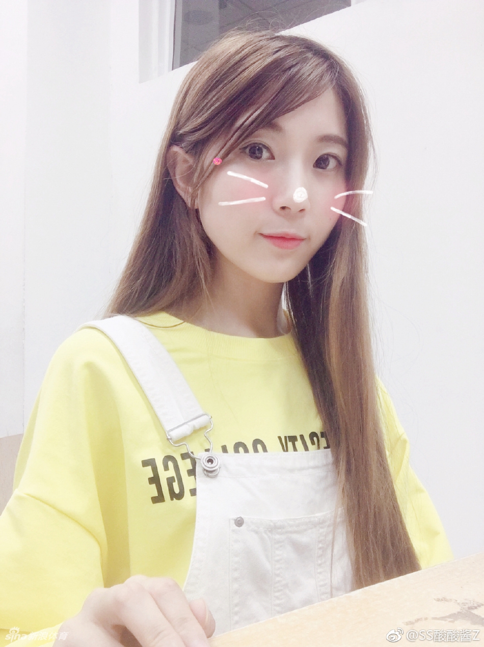 太可爱了!因灌篮高手爱上篮球的小萌妹