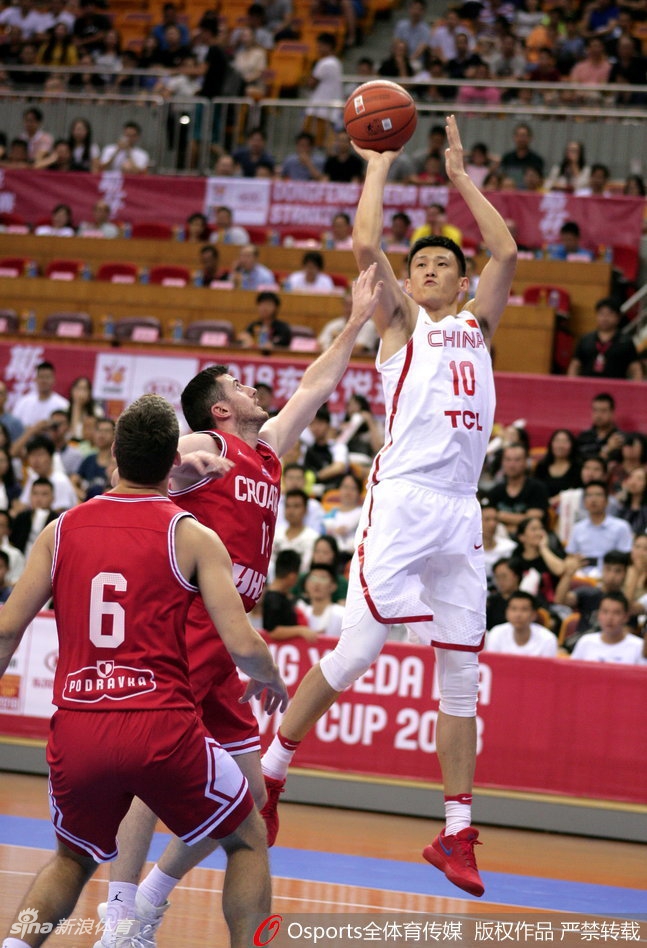 斯杯：男篮蓝队73-79克罗地亚