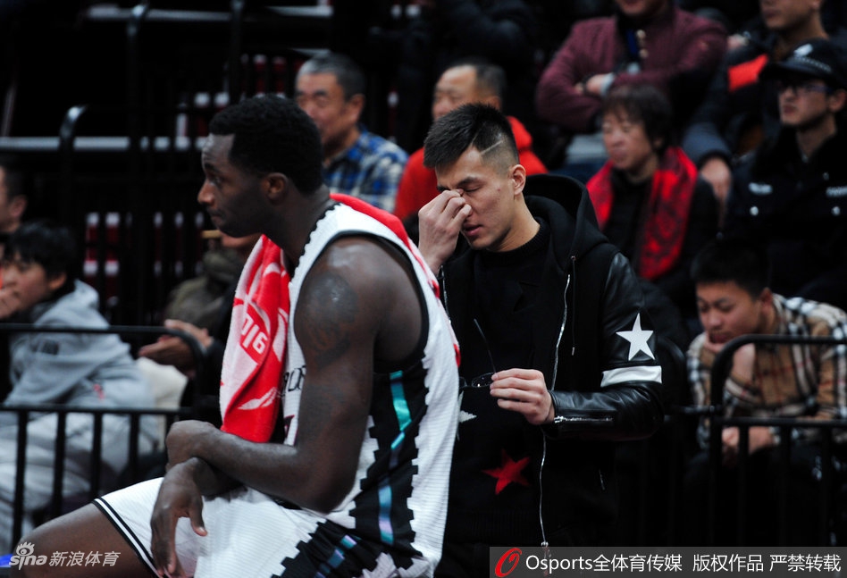 惊险逆转！郭艾伦被吓到捂心脏