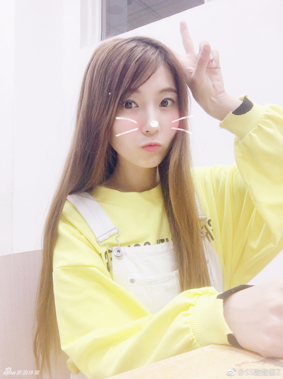 太可爱了!因灌篮高手爱上篮球的小萌妹