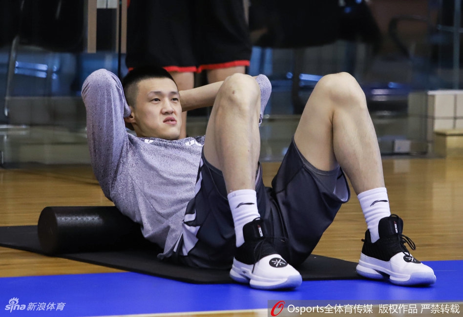 广东男篮备战广东德比