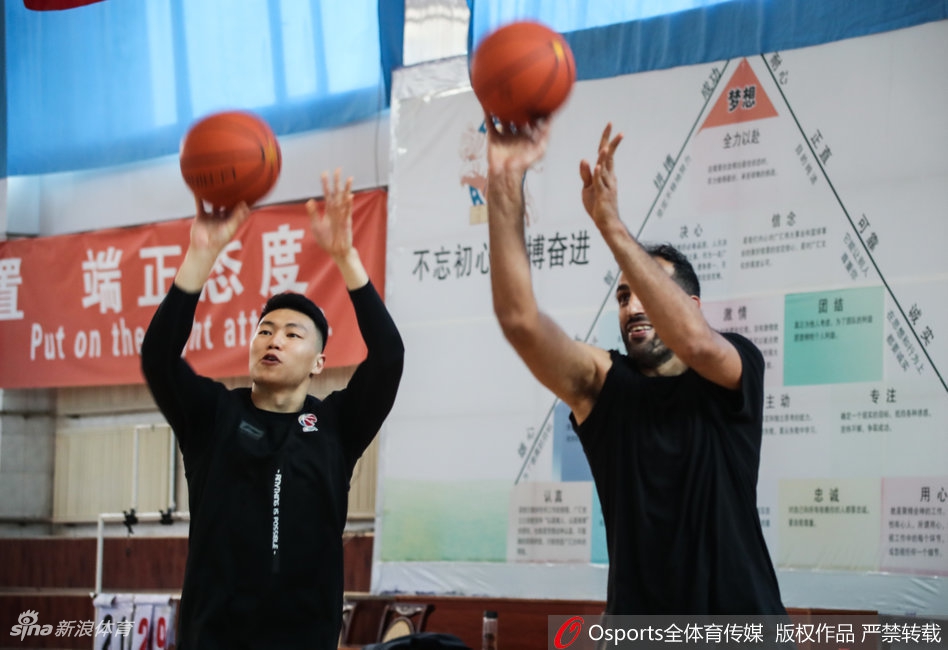 阿的江哈达迪亮相新疆公开训练