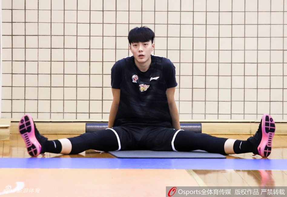 广东男篮备战广东德比