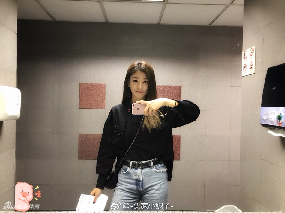 球技最好的学霸姐姐 想跟她打球!