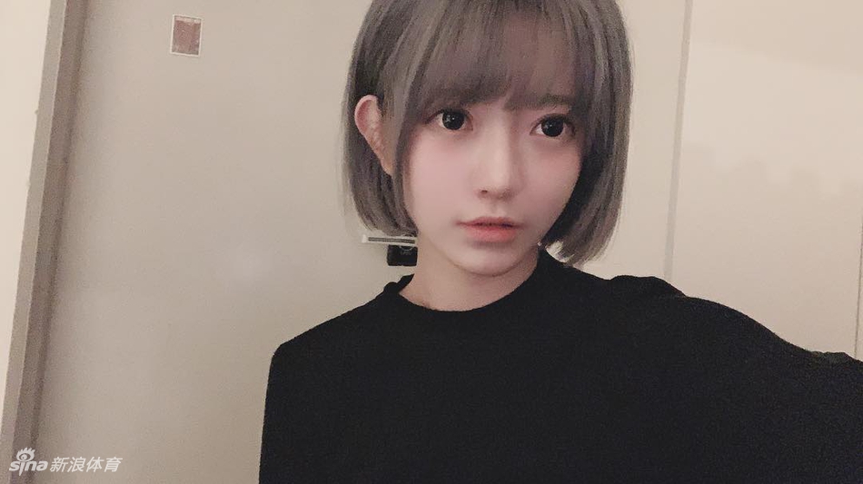 纯真可爱!小姐姐穿运动服的样子真好看