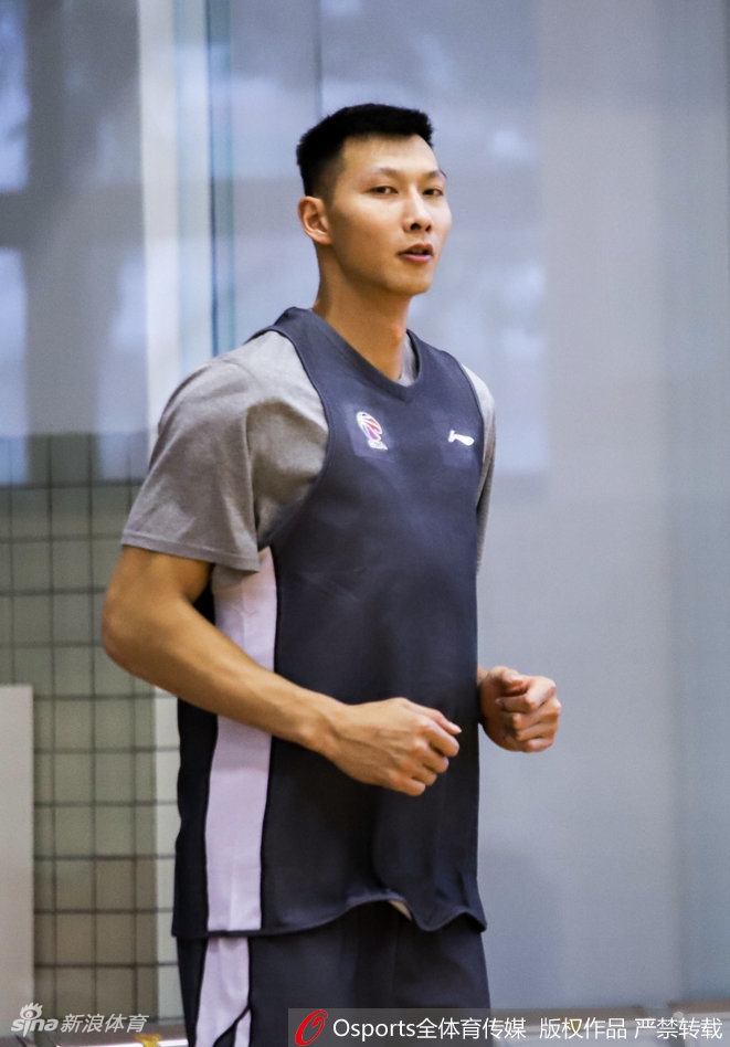 广东男篮备战广东德比