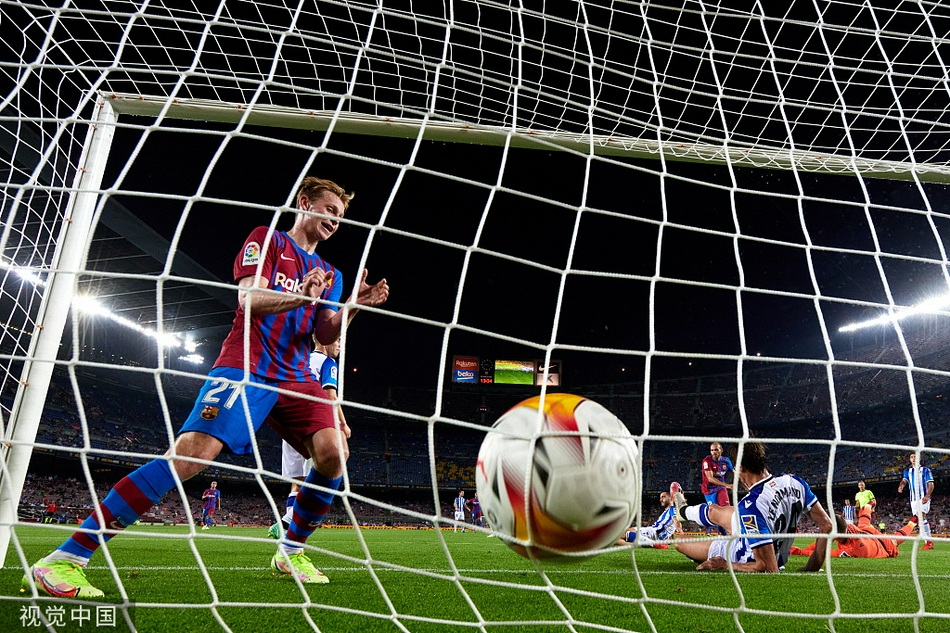 [西甲]巴萨4-2皇家社会 布莱斯维特2射1传