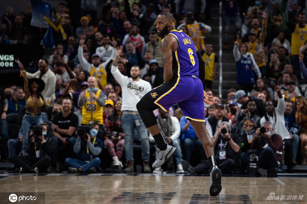 久违的霸王步！詹姆斯进球庆祝舞姿很销魂