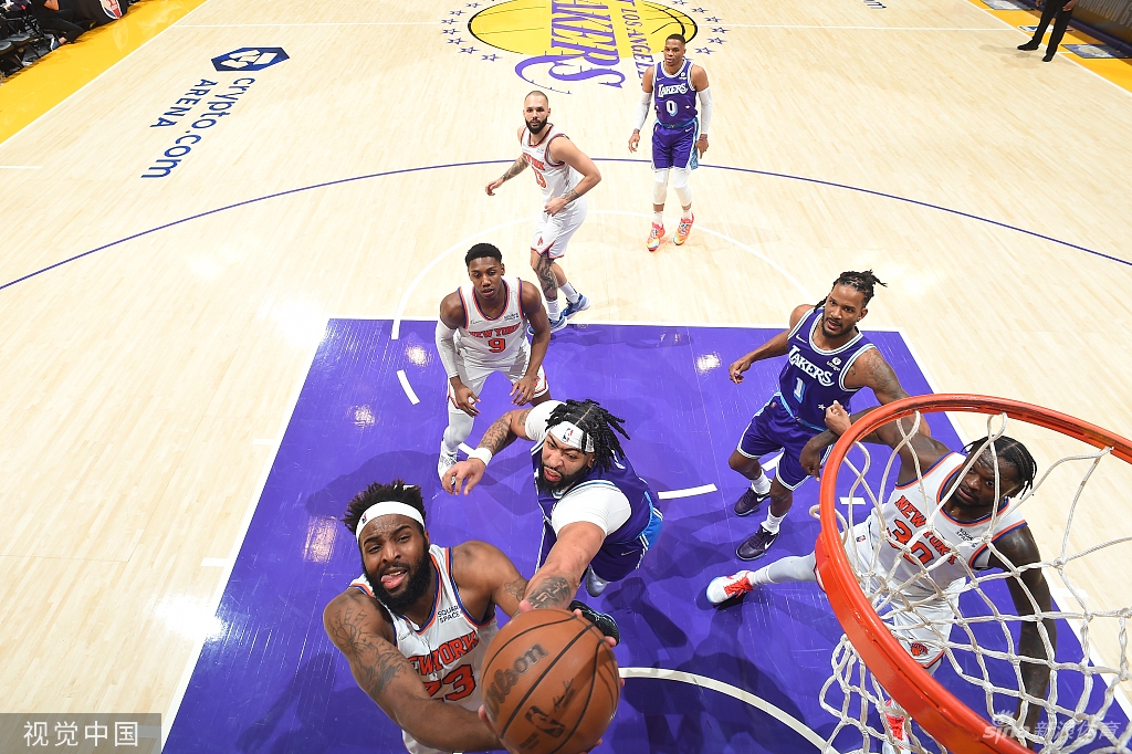 [NBA]尼克斯115-122湖人 詹皇复出砍三双