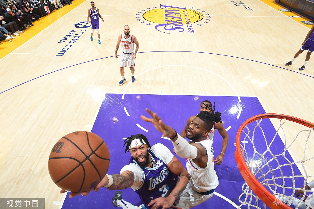 [NBA]尼克斯115-122湖人 詹皇复出砍三双