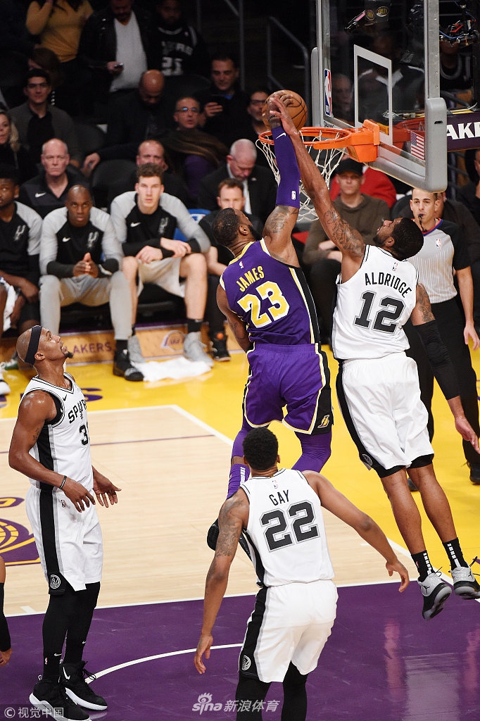 阿德难阻詹皇劈扣