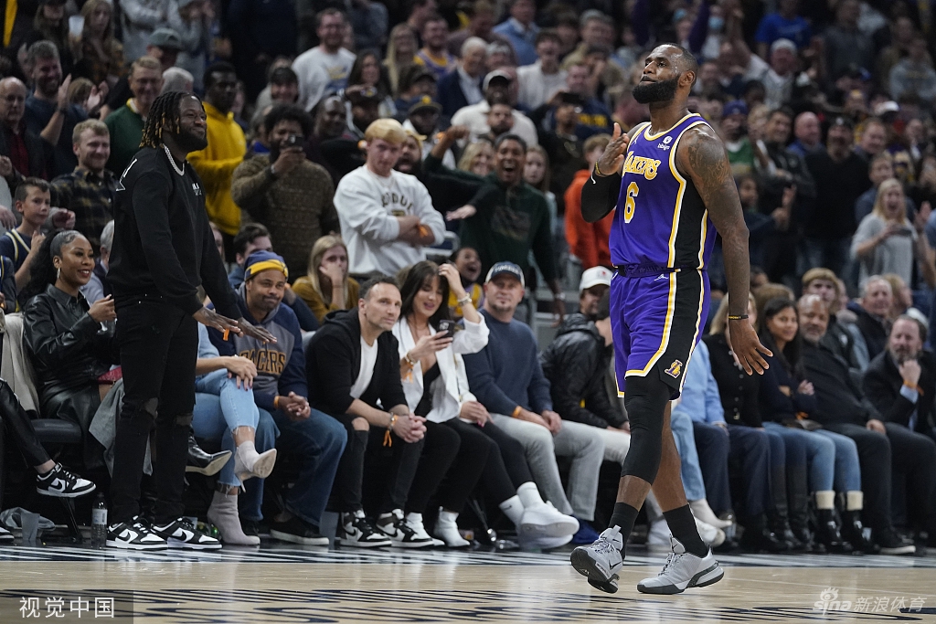 久违的霸王步！詹姆斯进球庆祝舞姿很销魂