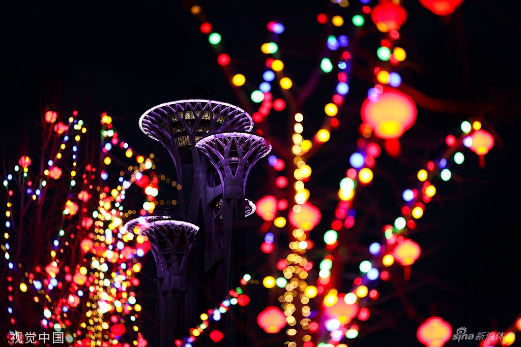 鸟巢水立方点亮夜景灯光迎接冬奥