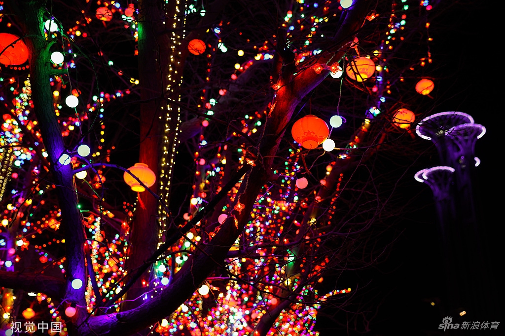 鸟巢水立方点亮夜景灯光迎接冬奥