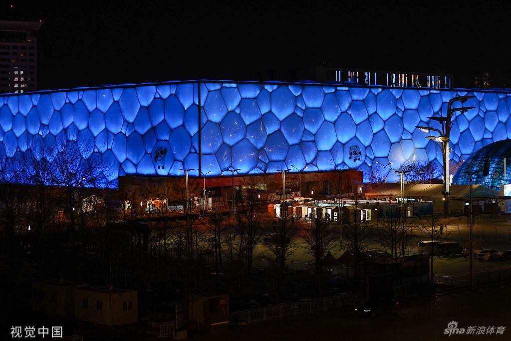鸟巢水立方点亮夜景灯光迎接冬奥