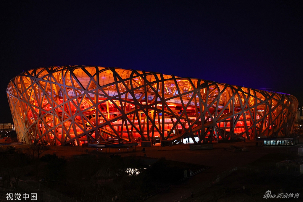 鸟巢水立方点亮夜景灯光迎接冬奥