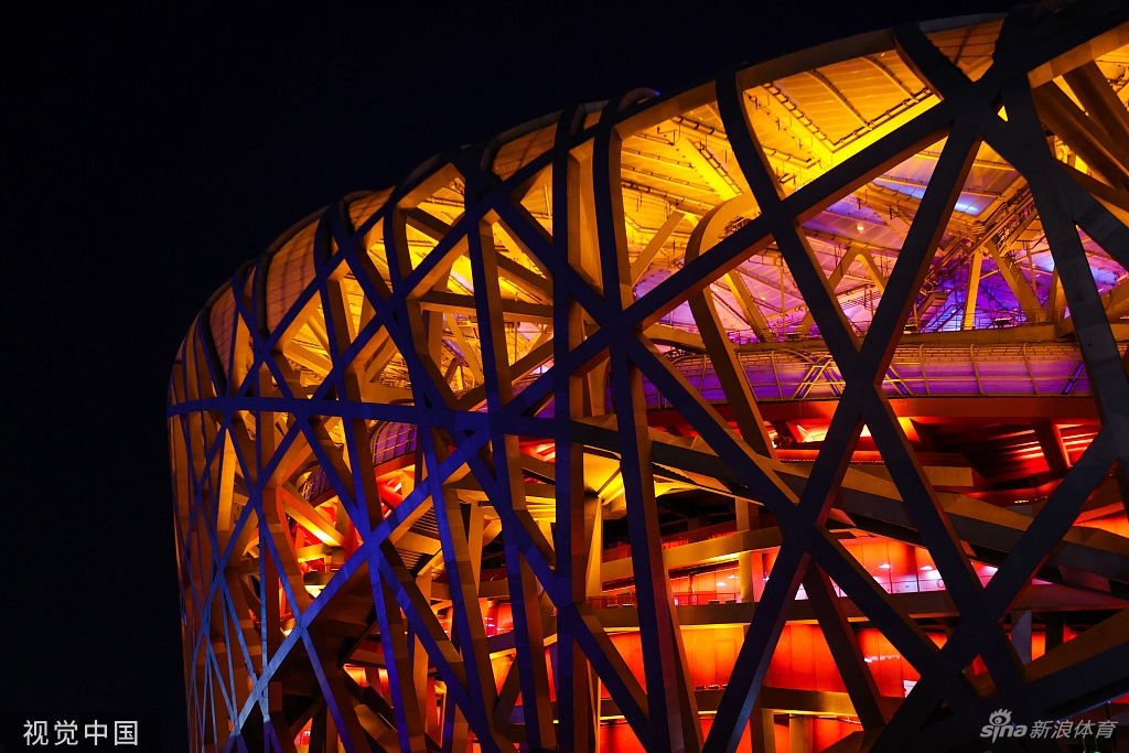 鸟巢水立方点亮夜景灯光迎接冬奥
