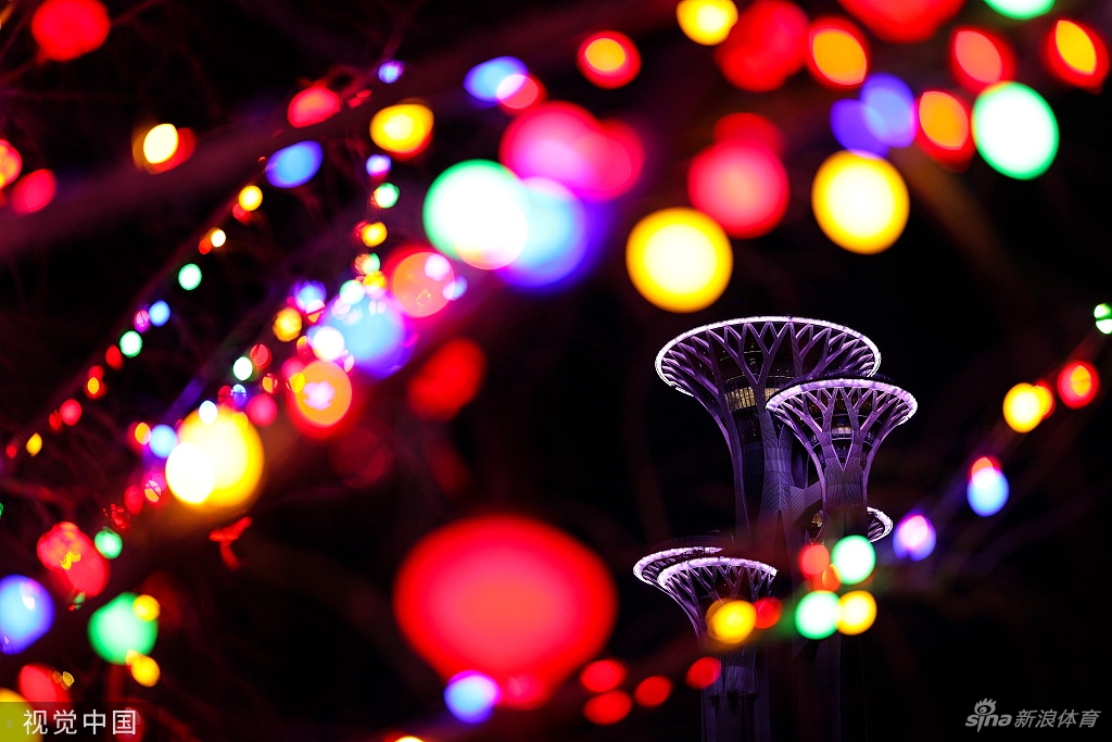 鸟巢水立方点亮夜景灯光迎接冬奥