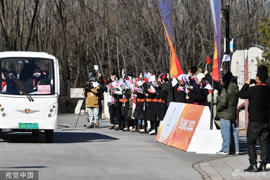 双奥火炬手！姚明参加冬奥火炬接力