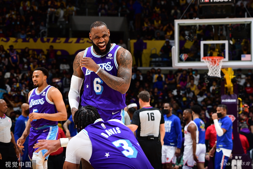 [NBA]尼克斯115-122湖人 詹皇复出砍三双