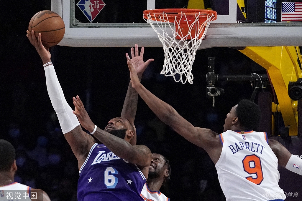 [NBA]尼克斯115-122湖人 詹皇复出砍三双