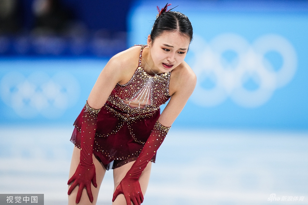 花滑团体赛自由滑朱易多次失误落泪离场