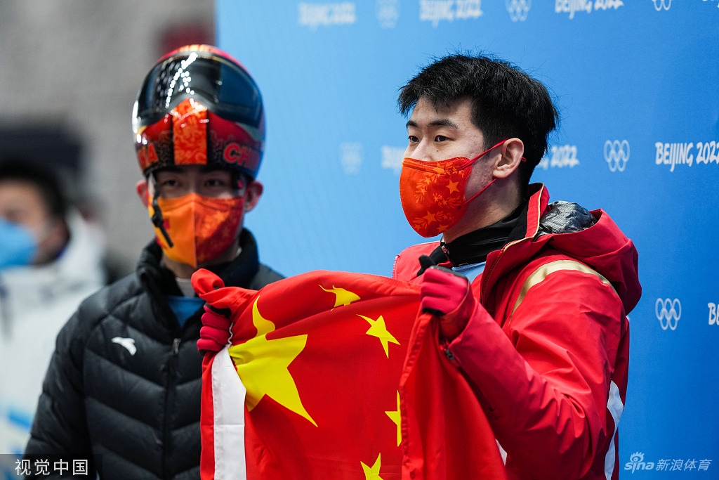 男子钢架雪车闫文港获得铜牌 殷正第五