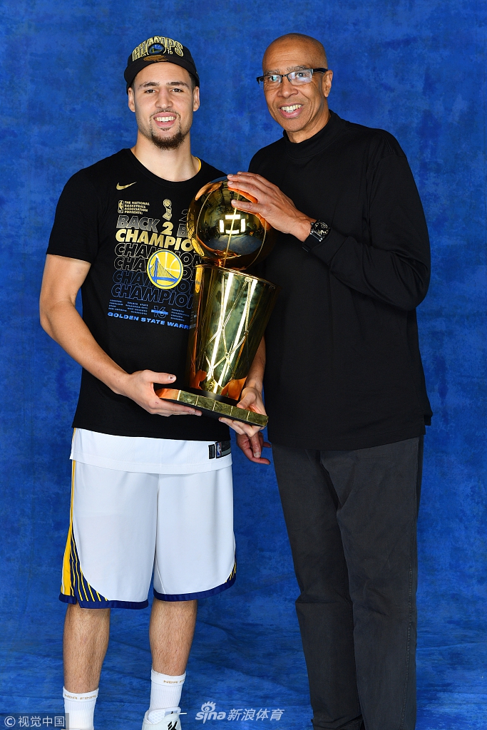 勇士拍摄总冠军写真