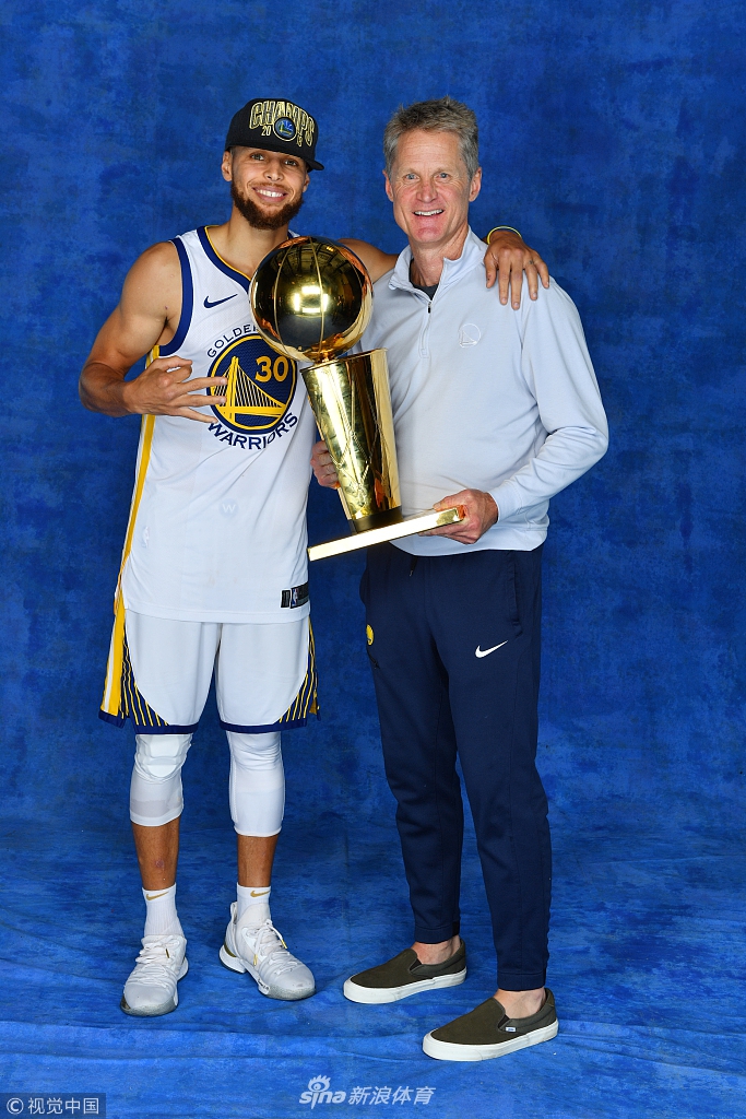 勇士拍摄总冠军写真