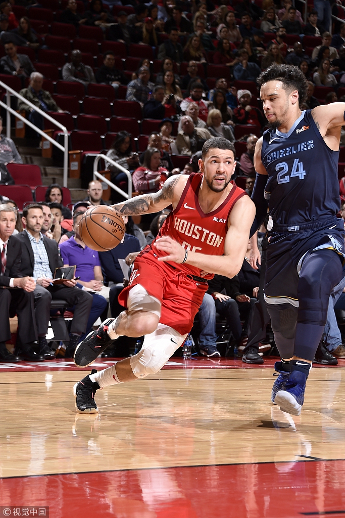 小里弗斯持球突破