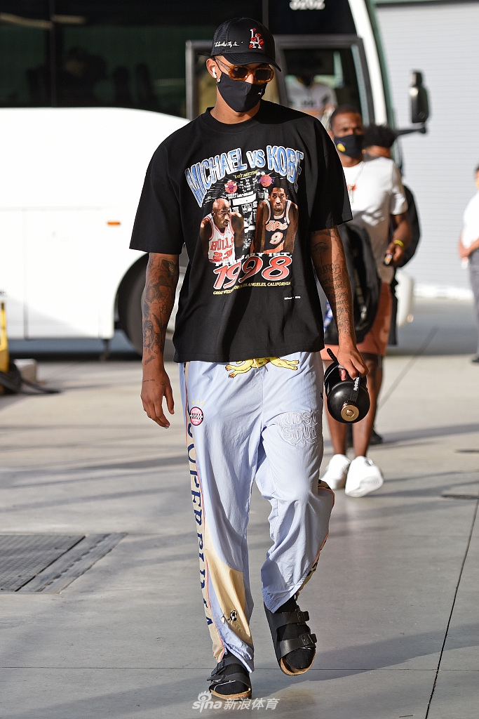 “科比日”詹姆斯领衔穿8号球衣纪念传奇